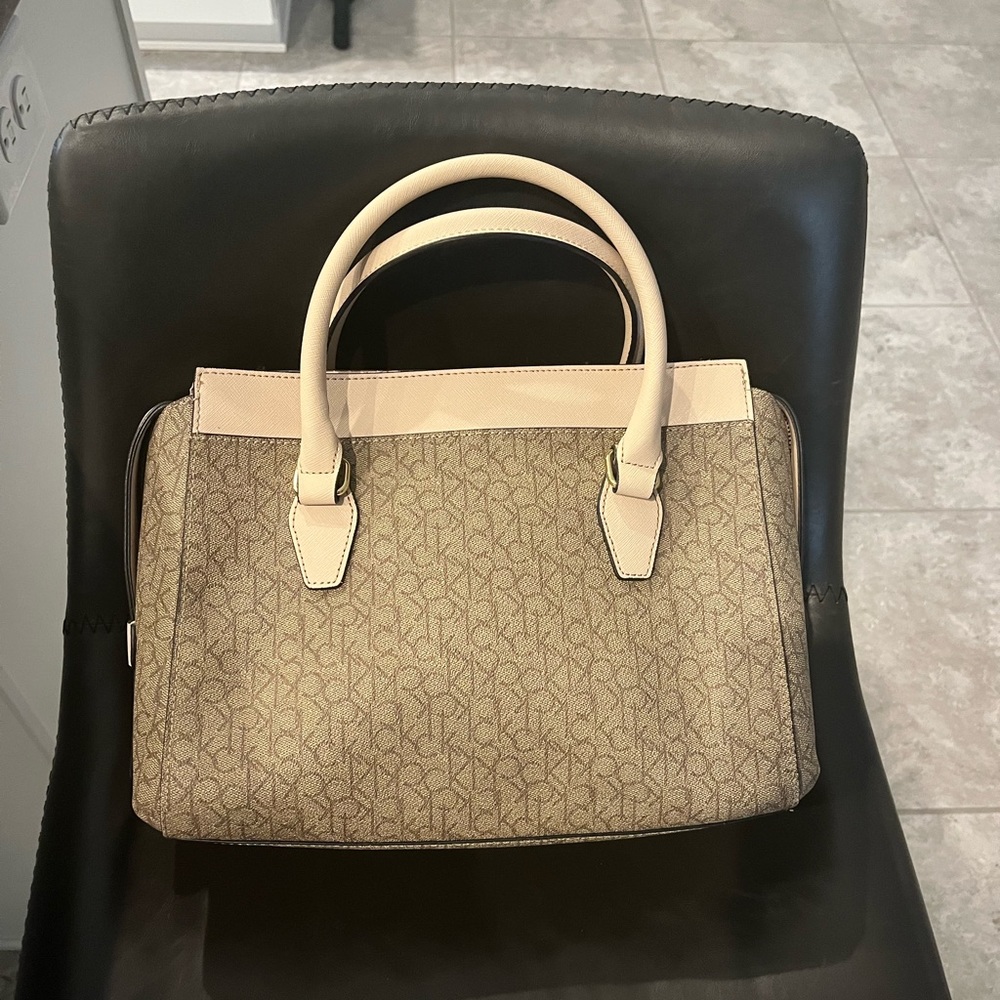 Calvin Klein purse NWOT. - Picture 3 of 8